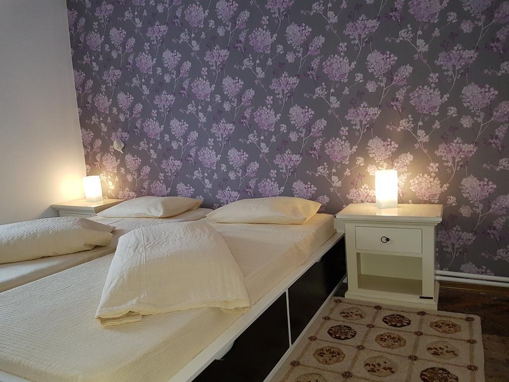 Vogue Hostel Bukarest Eksteriør billede