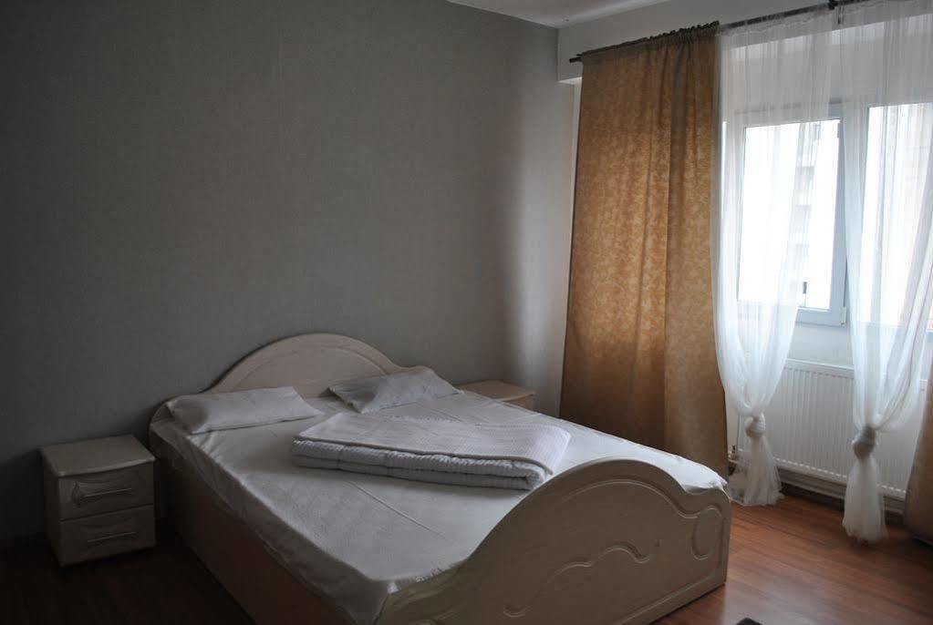 Vogue Hostel Bukarest Eksteriør billede